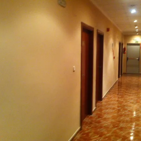 Hotel Manises מניסס