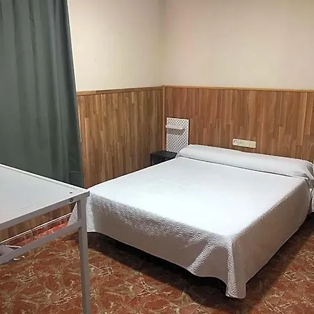 Hotel Manises מלון *