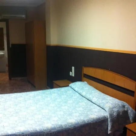 Hotel Manises * מניסס