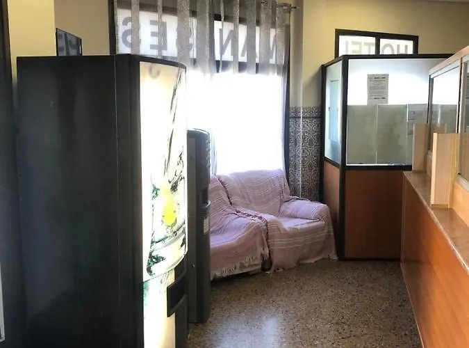 Hotel Manises فندق مانيسيس