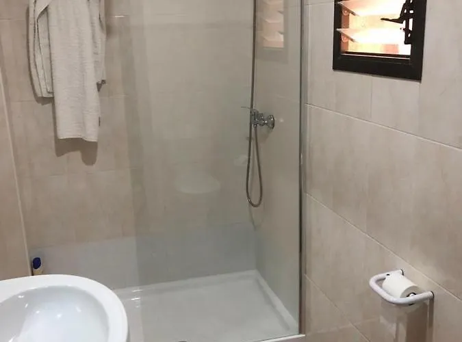 فندق Hotel Manises مانيسيس