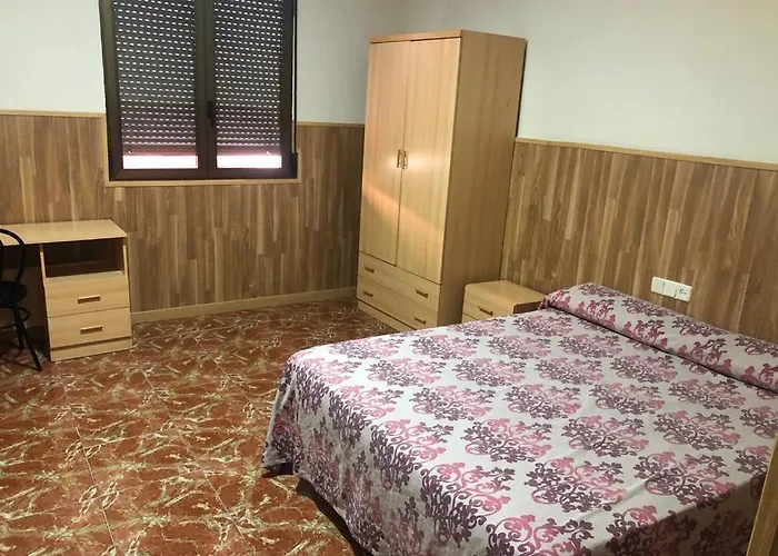 Hotel Manises * مانيسيس