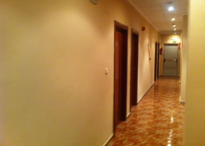 Hotel Manises مانيسيس