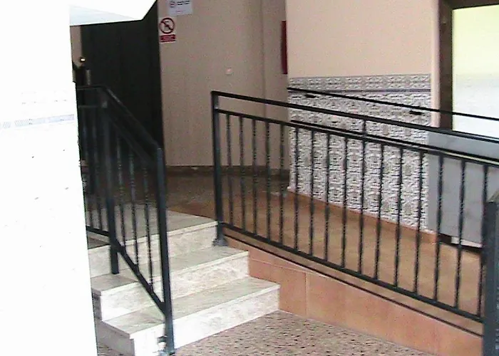 Hotel Manises فندق مانيسيس