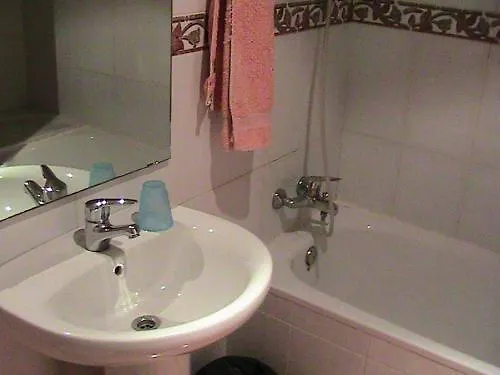 Hotel Manises فندق مانيسيس
